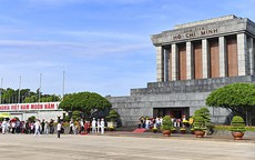 Dòng người thành kính vào Lăng viếng Bác dịp Quốc khánh 2/9