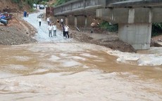 Tin sáng 15/9: Yêu cầu 13 tỉnh, thành chủ động ứng phó với mưa lớn; Chó dại xông vào nhà cắn 2 trẻ em