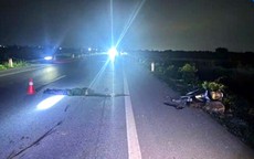 Va chạm xe ô tô, hai người đi xe máy tử vong trong đêm