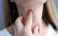 Mệt mỏi, rụng tóc: Người phụ nữ 34 tuổi bất ngờ phát hiện ung thư tuyến giáp