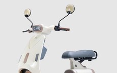 Trải nghiệm xe máy điện đi tới 90km/1 lần sạc, động cơ công suất 1.400W, giá chỉ 15,5 triệu đồng