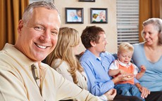 Con cái lập gia đình: Đừng cố cho tiền hay nhà, 2 việc này mới là thứ cha mẹ thông thái nhất định phải làm