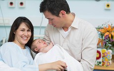 Khi người trẻ hoãn sinh con: Đừng để tuổi sinh sản 'lệch pha' với tuổi đời
