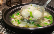 Món canh thơm ngon, sánh mịn với hương vị nấm đậm đà khiến cả nhà ăn hết sạch cả nồi cơm