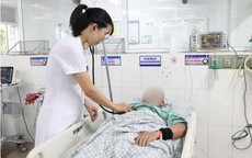 Người đàn ông 36 tuổi phản vệ nguy kịch sau một nốt ong đốt ở cổ