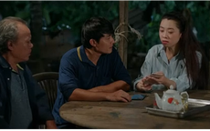 Sau khi lén ghi hình 'cát tặc', Bình lo sợ đang bị theo dõi