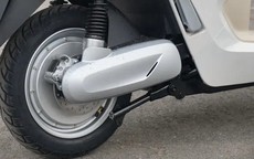 Trải nghiệm xe máy điện giá 27,5 triệu đồng đi 180km/lần sạc, pin LFP, có TCS, Hill Hold và màn hình TFT