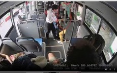 Đình chỉ nhân viên xe buýt tuyến 152 xô đẩy hành khách