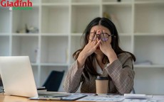 Áp lực chỉ muốn buông xuôi, hãy nhớ đến 3 câu nói này để tự 'kéo' mình trở lại