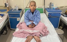MS 1111: Xót xa bé trai 13 tuổi mắc u não, mẹ mang di chứng chất độc da cam, gia đình kiệt quệ vì tiền chữa bệnh