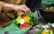 Loại hoa đẹp đến mấy cũng không nên cắm trên bàn thờ