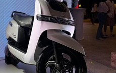 Xe máy điện giá 40 triệu đồng tốc độ tới 82 km/h, di chuyển 115 km/lần sạc, sang hơn SH Mode