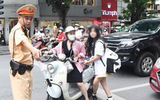 Hà Nội: Ra quân kiểm tra cổng trường, xử lý học sinh, phụ huynh vi phạm giao thông dịp đầu năm học mới