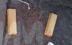 Phát hiện 25,5kg vàng trị giá gần 100 tỷ đồng rơi ra từ vali ở sân bay: Chủ nhân là ai?