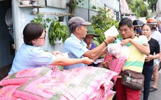 Ba thế hệ chung tay làm bữa ăn 0 đồng gửi tặng người nghèo