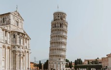 Vì sao tháp nghiêng Pisa không bị đổ?