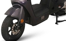 Xe máy điện giá hơn 10 triệu đồng, có mẫu đi gần 130 km/sạc, không cần bằng lái phù hợp với học sinh trên 16 tuổi