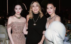 Hồ Ngọc Hà bị chê kém sang khi hội ngộ Lưu Diệc Phi vì khoe ngực quá đà


