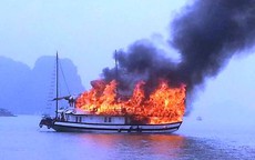 Quảng Ninh: Xử lý nghiêm các vi phạm gây cháy tàu trên vịnh Hạ Long