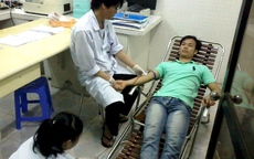 Thanh niên tình nguyện hiến máu cứu nạn nhân vụ TNGT tại Hải Hà