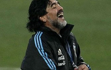Maradona khoái chí giễu cợt Pele