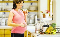 Phụ nữ mang thai thời "sữa bẩn": Ăn đủ chất để thay sữa bột
