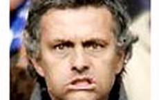 Mourinho đánh bạn học của con gái !