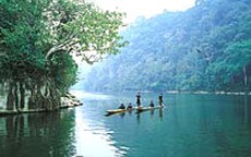 100 năm nữa hồ Ba Bể sẽ thành... sân bóng?