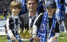 Mourinho chuyển trường cho con sau vụ rắc rối