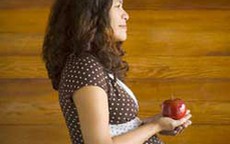 Những món ăn bà bầu nên tránh