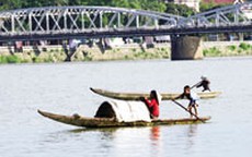 Chuyện ảnh: Mỏng manh đò Huế