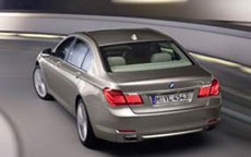 BMW 7-series tăng giá 5%