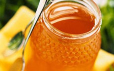 Người cao tuổi nên ăn mật ong hơn ăn đường