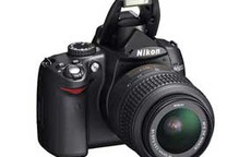 Nikon ra mắt D5000 với giá 730 USD