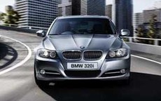 BMW 320i mới về VN có giá 1,078 tỷ đồng