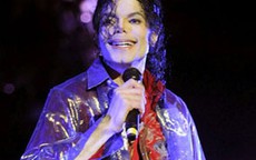 Thi hài Michael Jackson được đặt trên xe song mã trắng