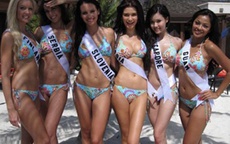 Thí sinh Hoa hậu Hoàn vũ nóng bỏng với bikini