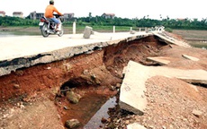 Hai đập tràn tại Mê Linh, Hà Nội bị sạt lở: Hệ lụy của chuỗi cẩu thả