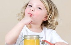 Trẻ dưới 1 tuổi không nên ăn mật ong