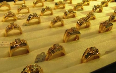 Giá vàng vọt lên 38,55 triệu đồng/lượng