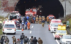 Cảnh tượng sập hầm đường bộ ở Nhật