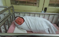 Xót xa bé sơ sinh bị mẹ đẻ bỏ rơi tại bệnh viện