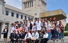 Dạy học sinh kiểu Nhật: Học sinh tự nấu ăn bán trú, trường không thuê lao công