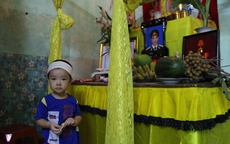 Vụ máy bay rơi ở Hà Nội: Lặng người trước lời cháu bé 3 tuổi mất bố