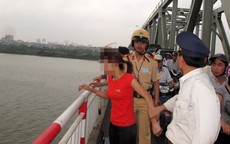 Thiếu nữ định nhảy cầu Mai Dịch vì không tìm được việc