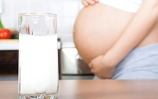 Uống sữa khi mang bầu: nhiều hay ít đều không tốt