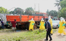 Nhói lòng cái đói bủa vây sự chết chóc bởi Ebola