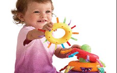 Chọn đồ chơi phát triển giác quan cho bé  