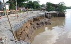TP HCM: Di dời khẩn cấp hơn 1.200 hộ dân có nguy cơ bị “hà bá” nuốt