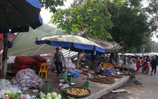 Chợ cóc, hàng quán bủa vây Thành cổ Sơn Tây